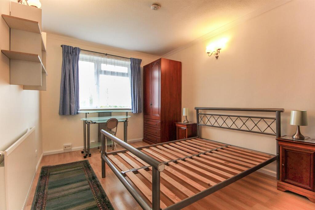 bed 2.jpg