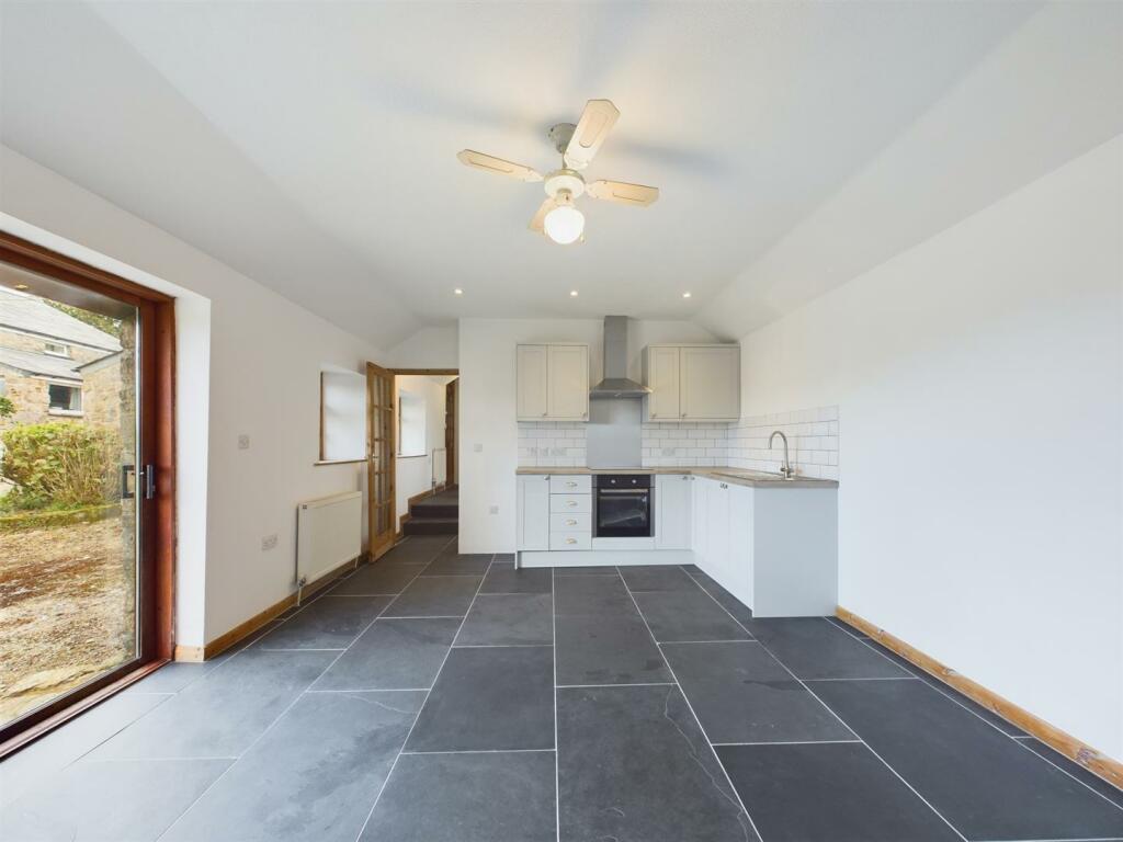 Kitchen / Lounge
