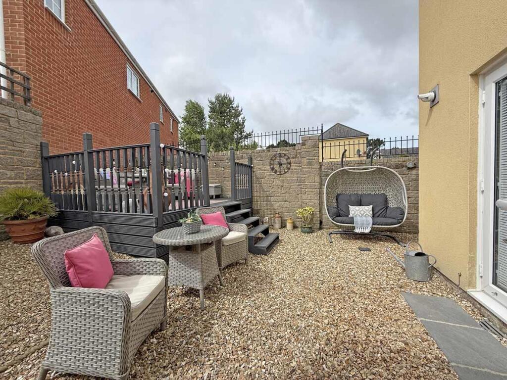 Frobisher Approach 75 - Garden 4.jpg