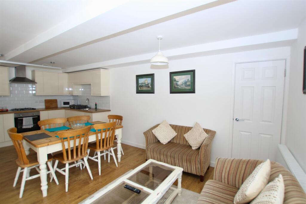 Lounge/Dining area