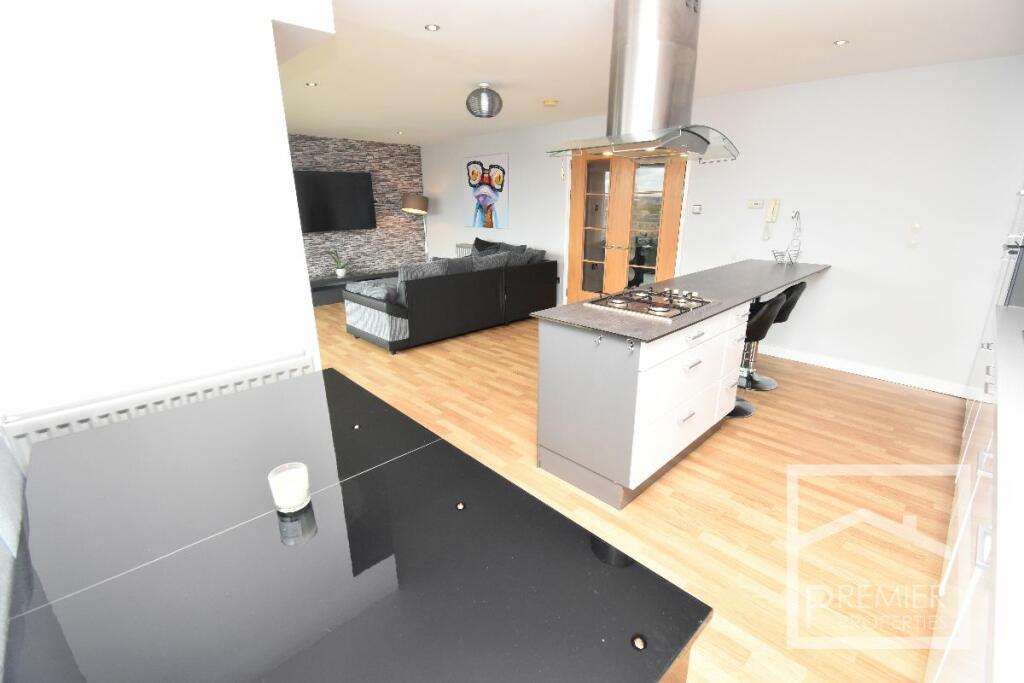 Lounge/Kitchen