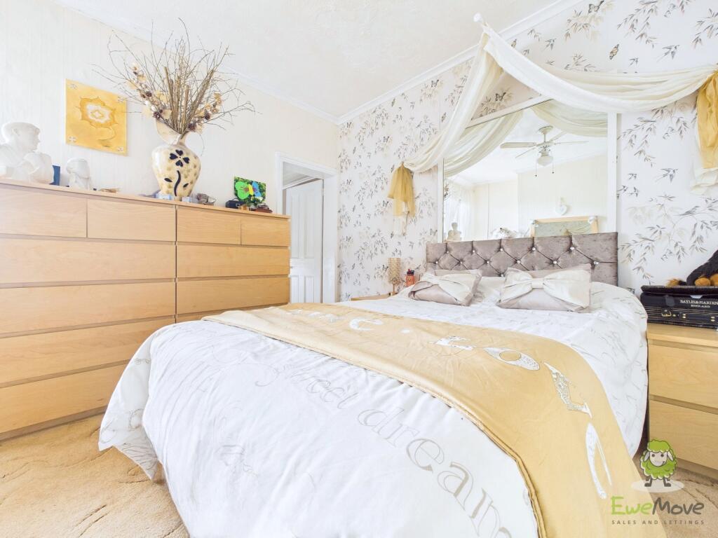 CAM01543G0-PR0158-STILL027