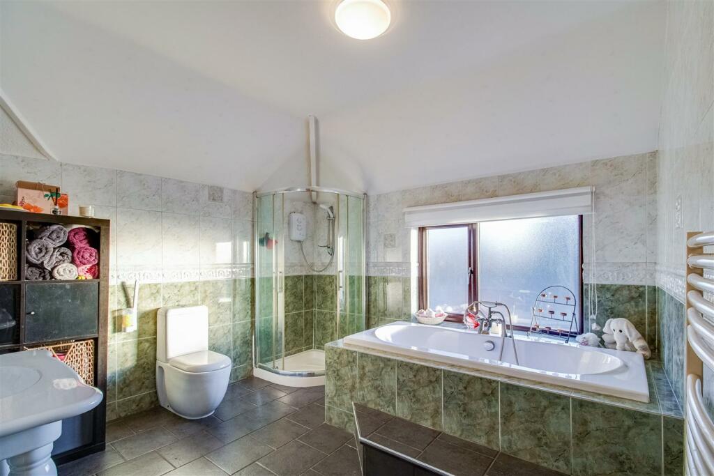 BATHROOM/W.C.