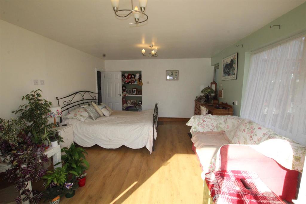 Main Reception Room / Bedroom 3