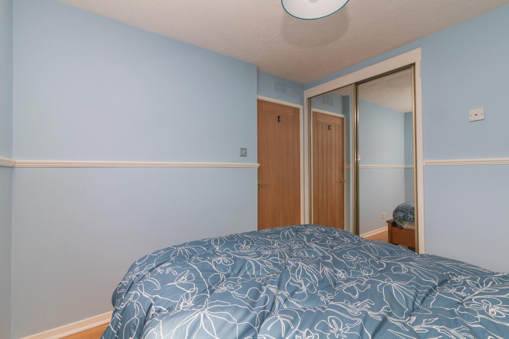 39 fischer gardens  Paisley  Pa1 2st L-8