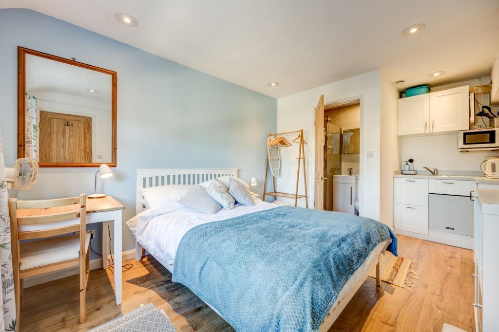 Self-contained Groundfloor Bedroom
