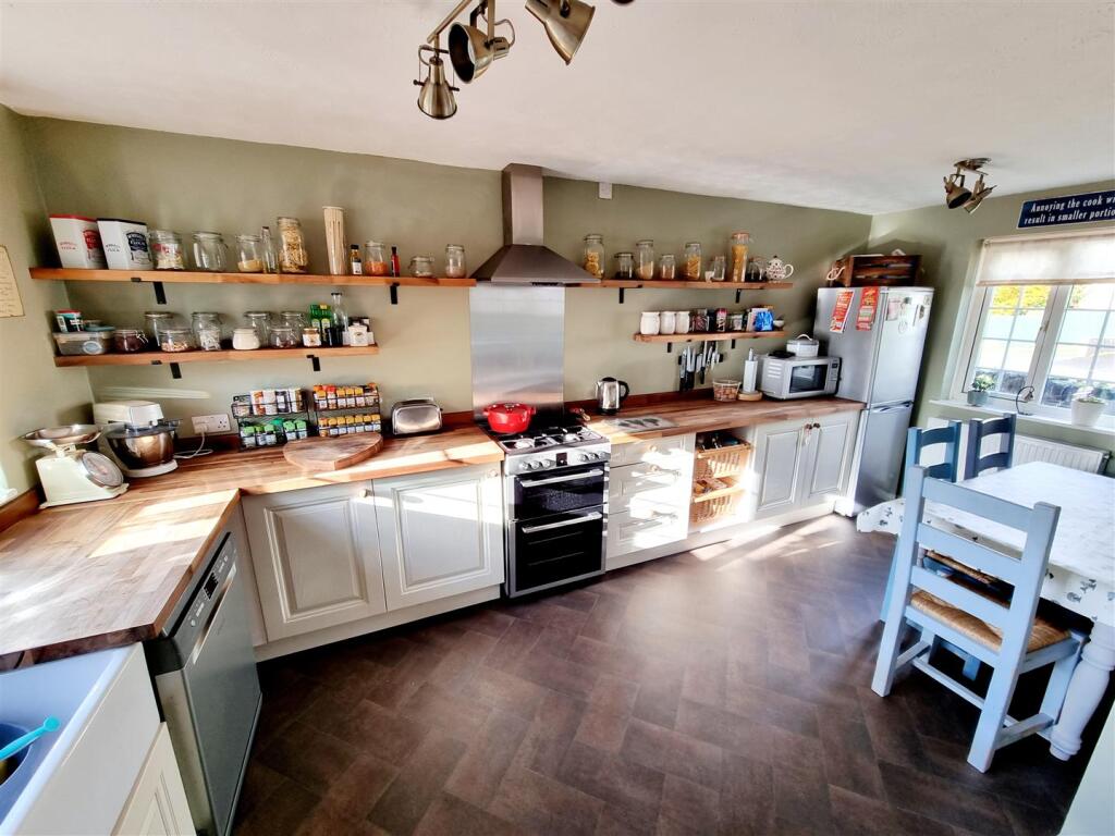 Kitchen &amp; Dining