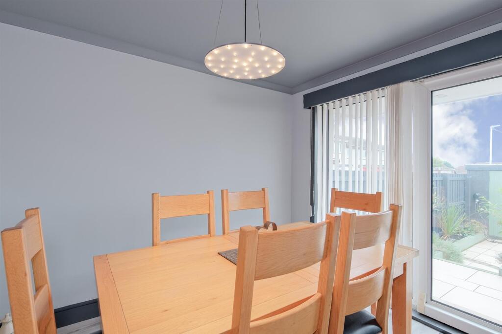 024-32 Kenmore Way, Carluke ML8 5RZ.jpg