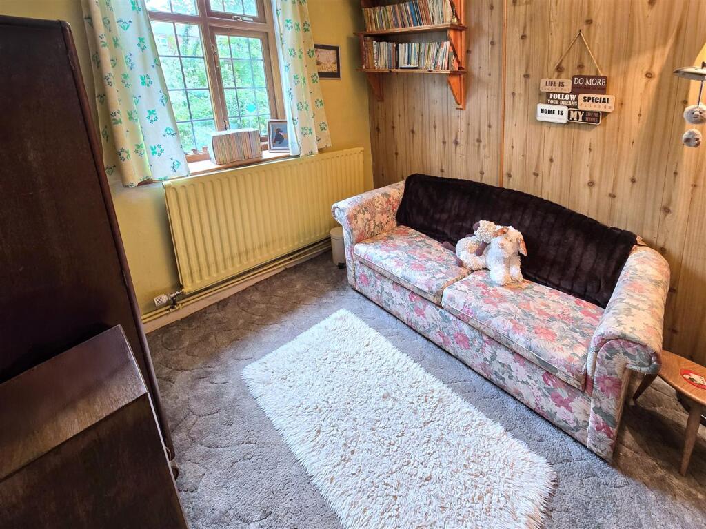 Sitting Room/Bedroom 5