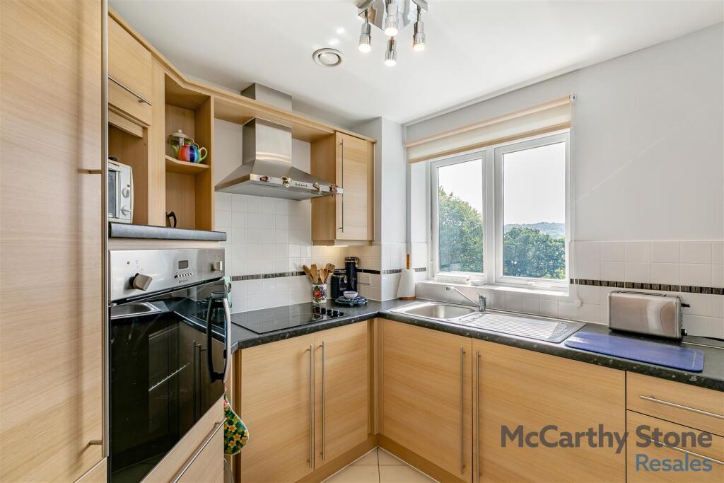 8659918-interior12.jpg