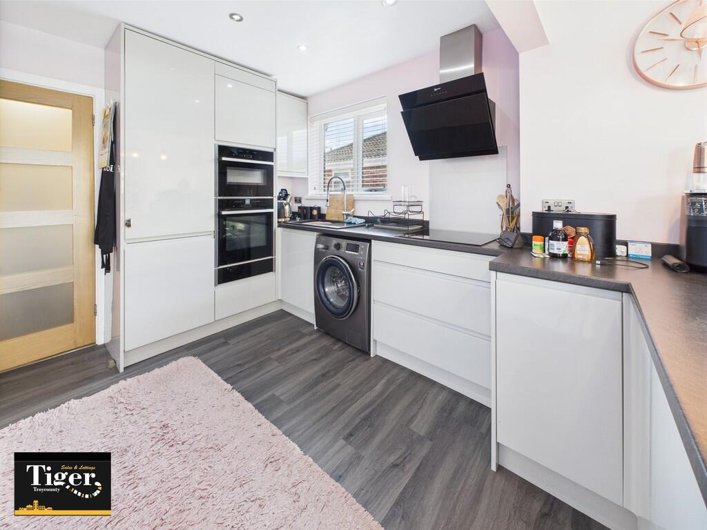 CAM02176G0-PR0578...