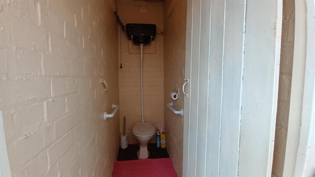 Downstairs WC.jpg
