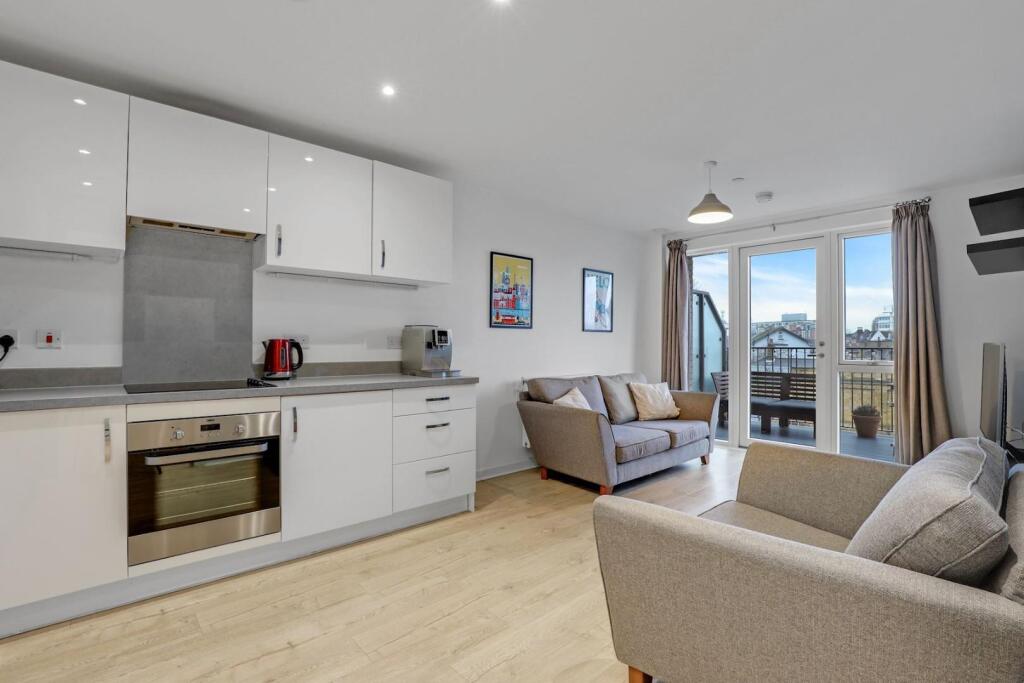01-2a8cJHPropWorld - 15 Grosnevor Court - 1-medium