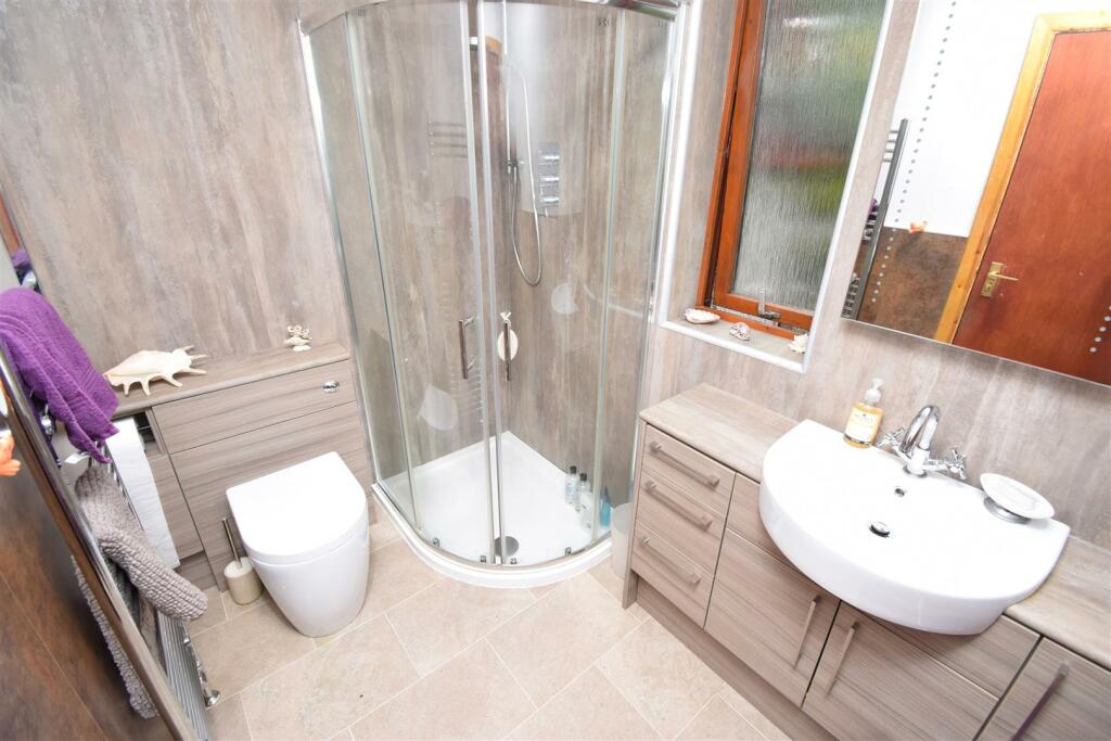 SHOWER ROOM (PS).jpg