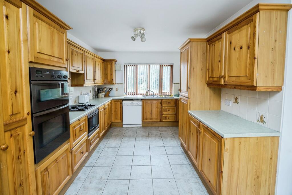 Kitchen/ Dining Room