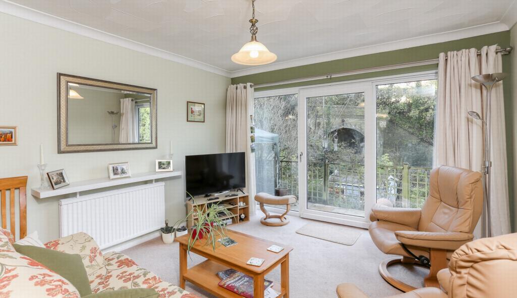Sitting/dining room