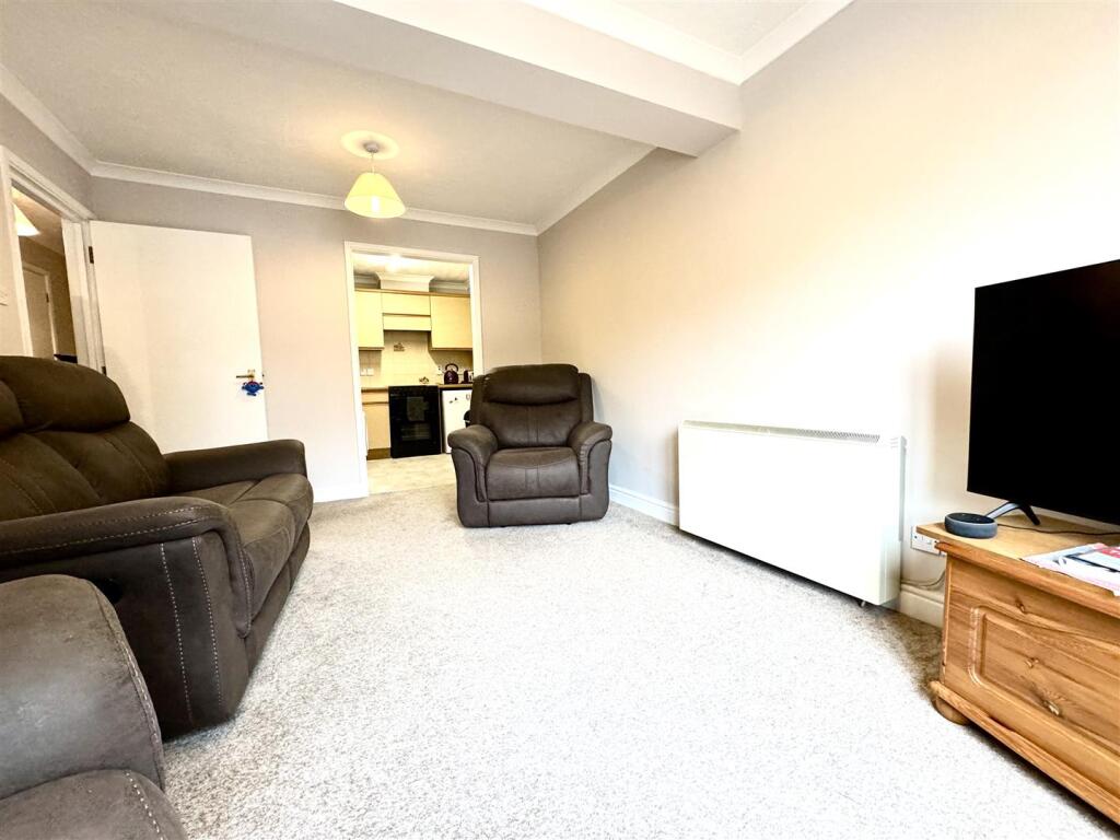 LOUNGE: