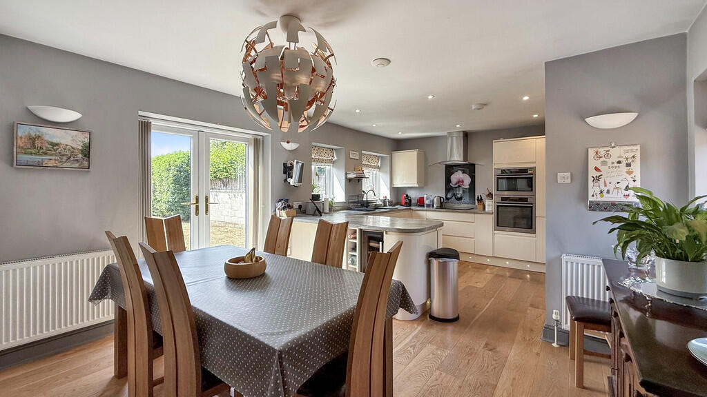 Kitchen/dining ro...
