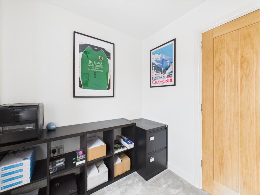 CAM03729G0-PR0048-STILL025