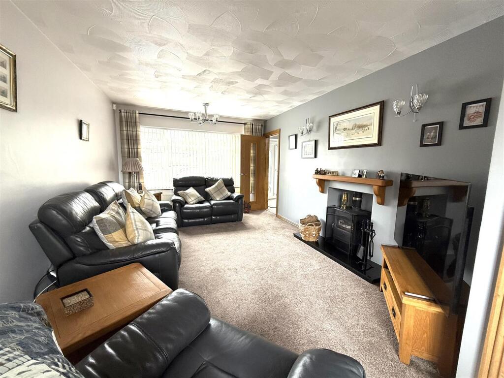 5 main road lounge 4.jpeg