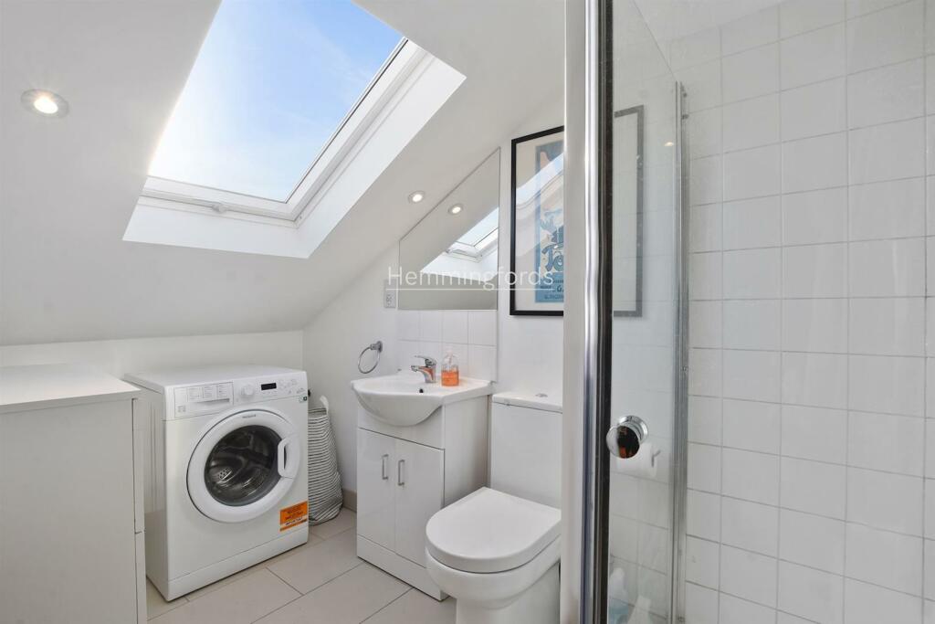 02-e399GCHMF - 4th Floor 99a Regents Pk Rd - Showe