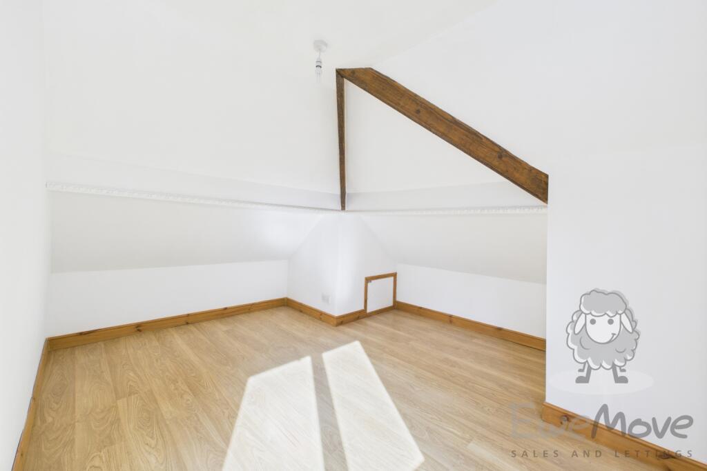 CAM05128G0-PR0011-STILL066