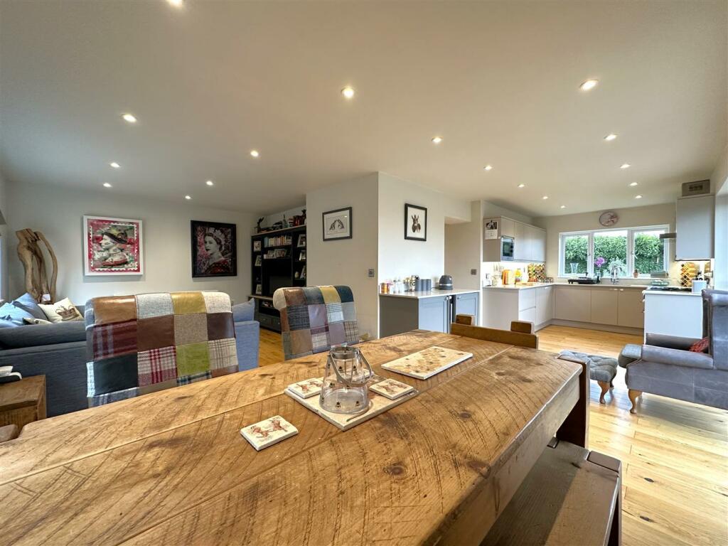 OPEN-PLAN Living Space 314