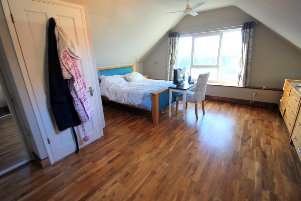 Master Bedroom (32).JPG