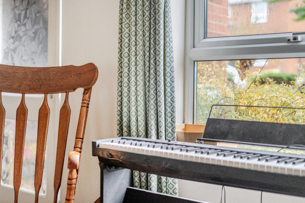 1370913-21-68f63b...