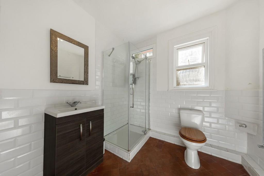 Bathroom (2).jpg