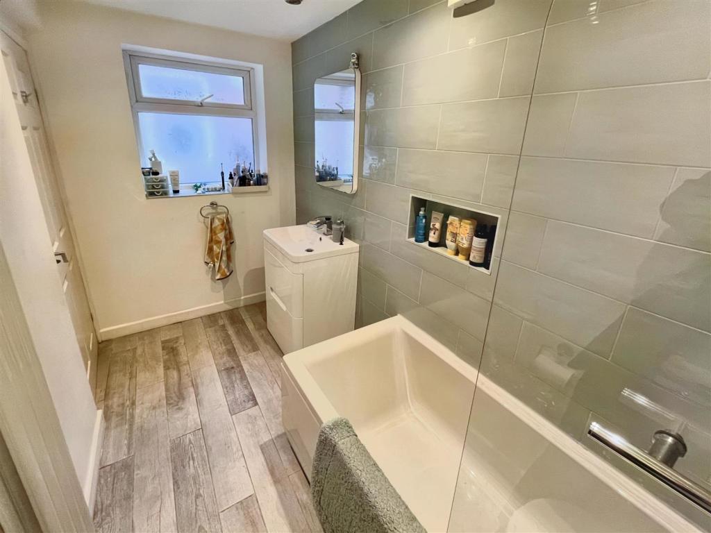 Bathroom Aspect 2