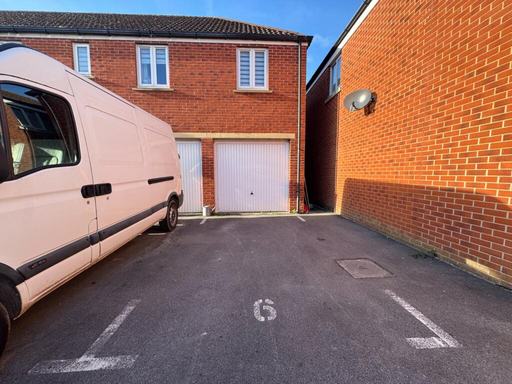 Garage/Parking Space