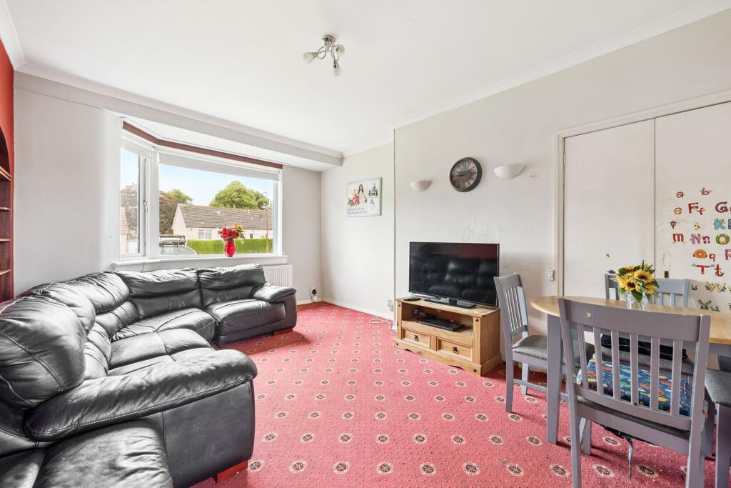 Lounge / Dining Area