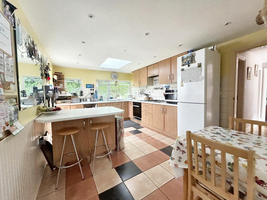 KITCHEN/BREAKFAST ROOM