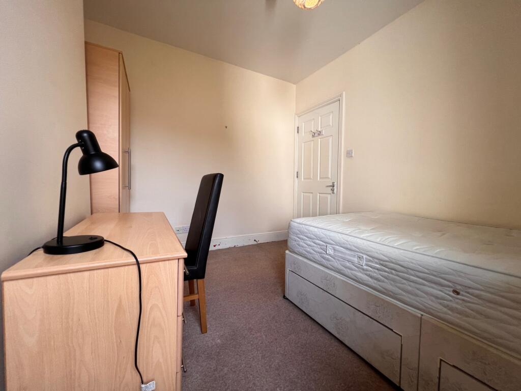 19 Hollingbury Park Avenue - Bedroom 4 (3)