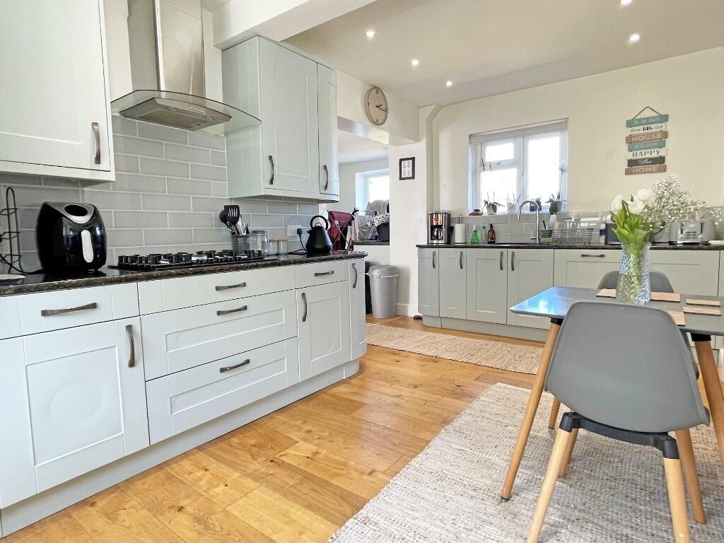 Kit/Breakfast Room
