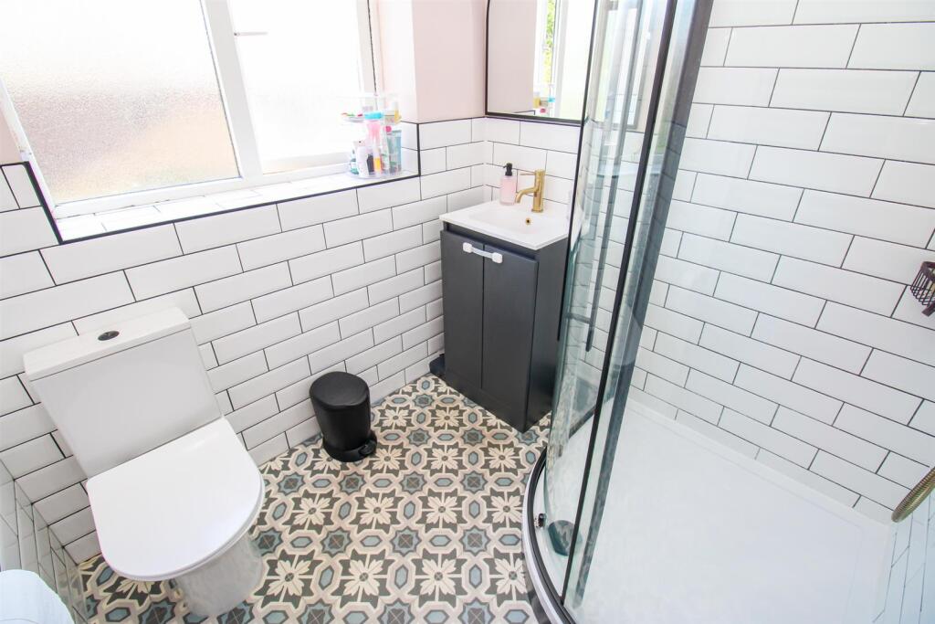 SHOWER ROOM/W.C.