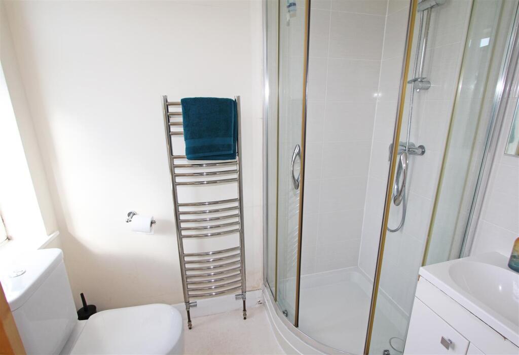 IMG_6342 ensuite.jpg