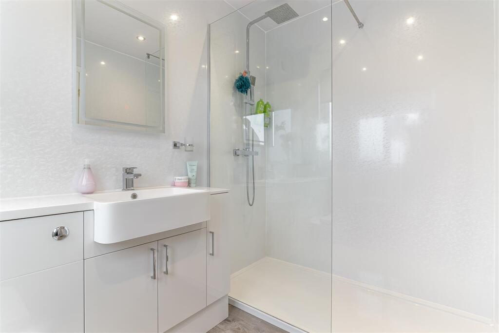 Bedroom 1 Ensuite - A.jpg