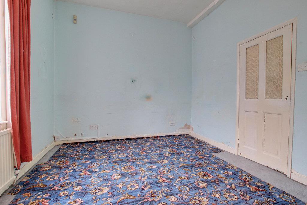 BEDROOM 2 (SIDE)