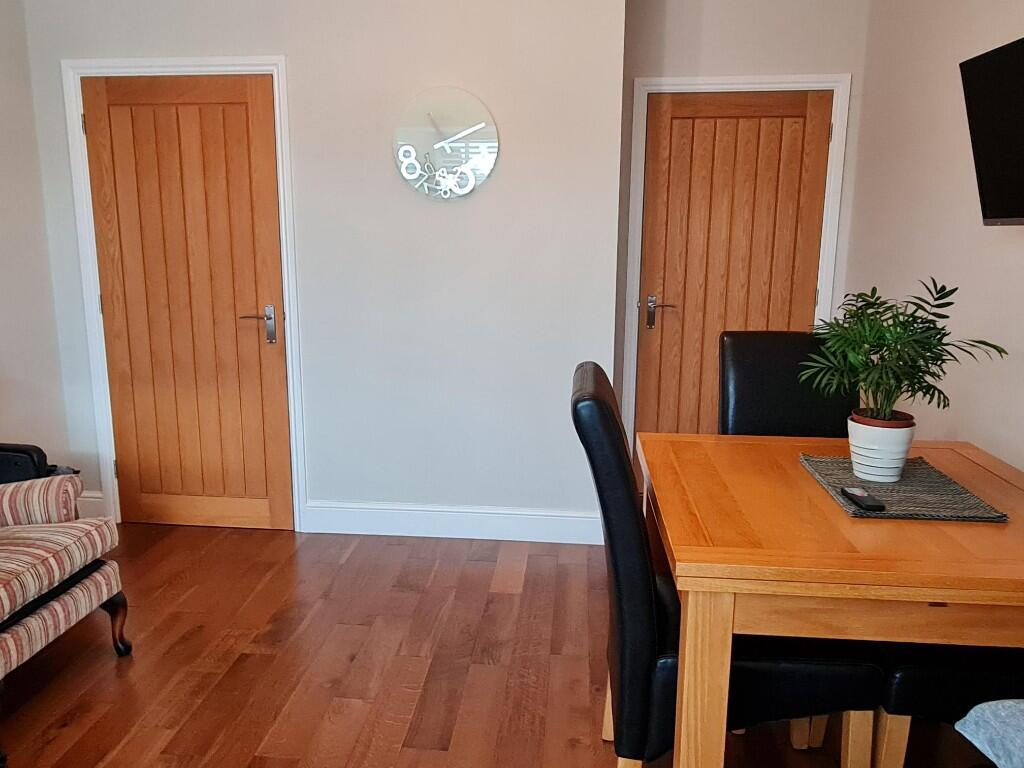Dining Room/Bed 3