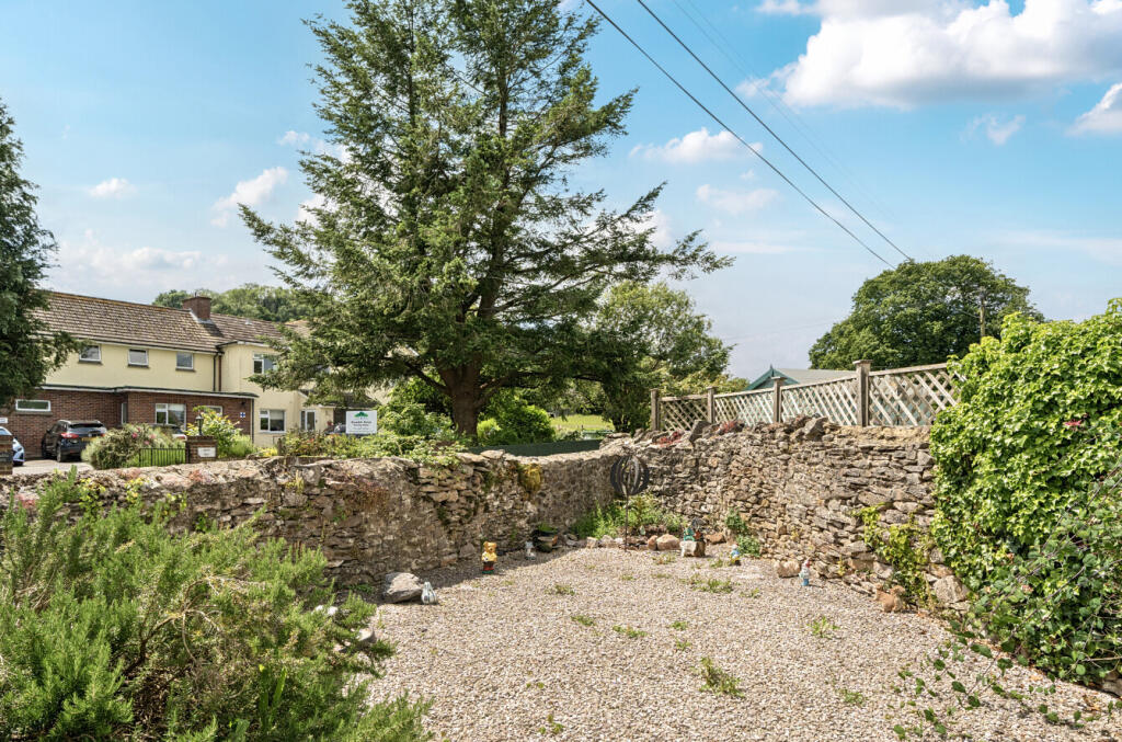 1304090-7-683dad3...