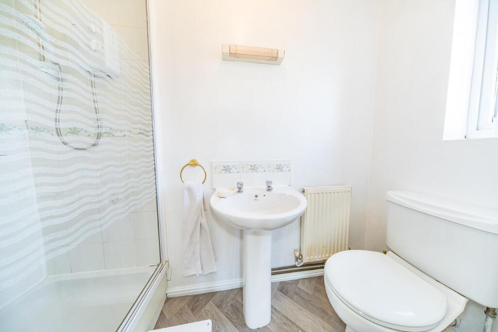 12 st lukes way en suite.jpg