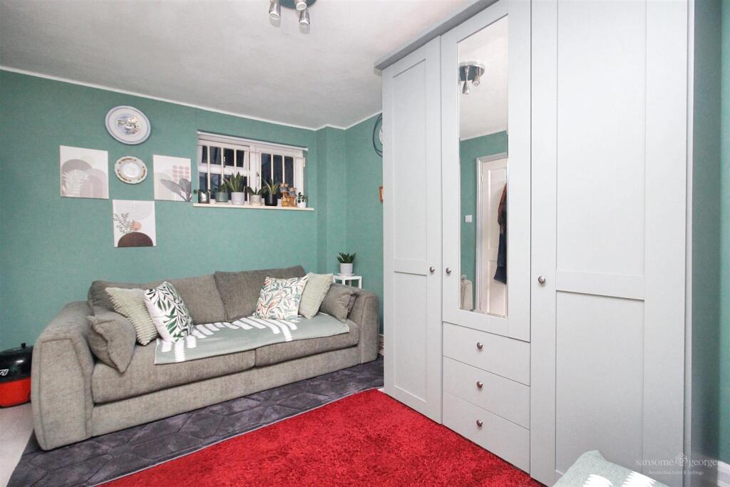 Bedroom 2 / Living Room