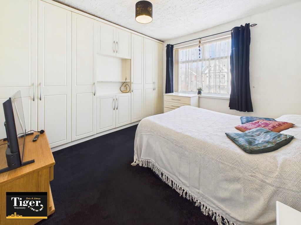 CAM02176G0-PR0558...