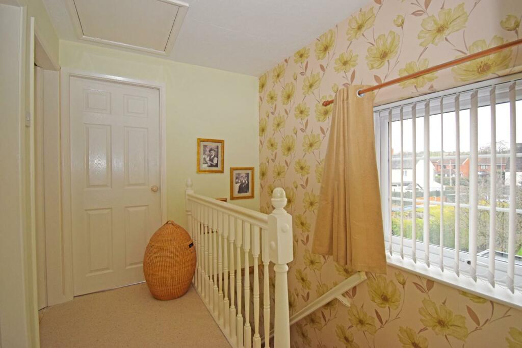 1 Barnsley Road, landing.jpg