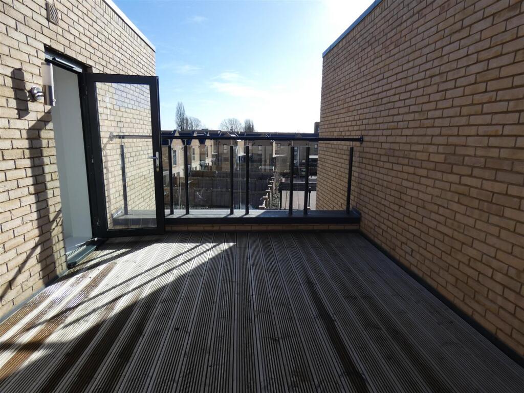037 roof terrace.jpg