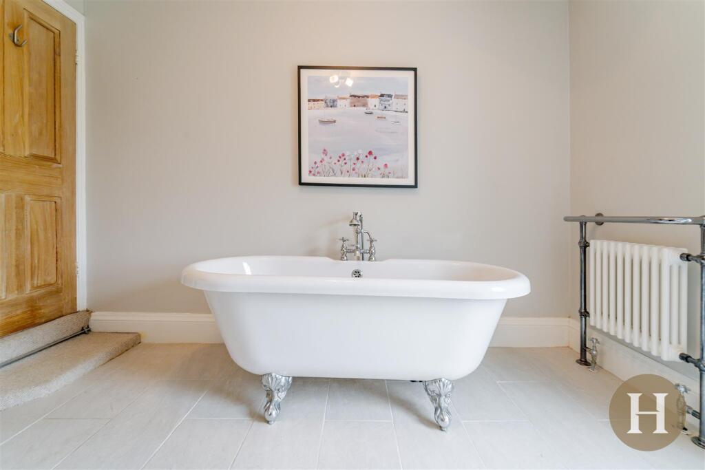 Hadleigh Estate Agents-32.jpg