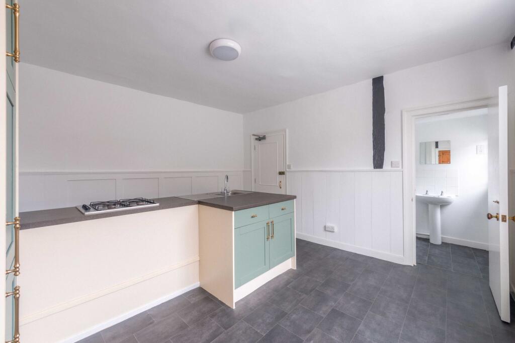 Kitchen/Dining Room (3)