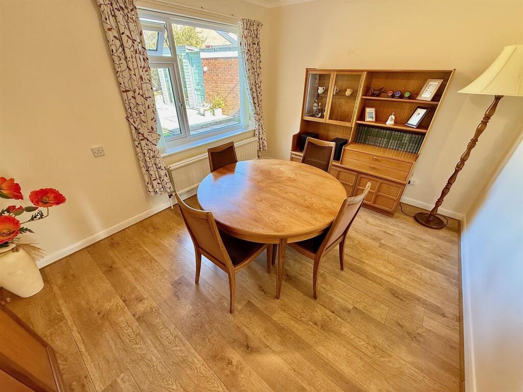 Dining Room/Bedroom 3